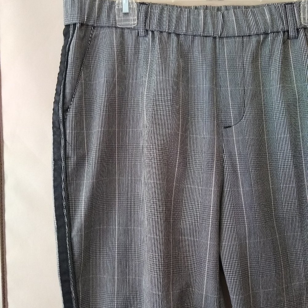 PLAID SIDE STRIPE ANKLE PANTS. NWOT.
